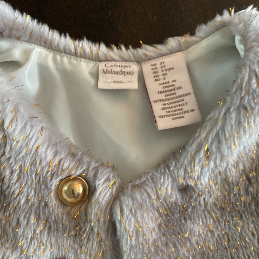 Girls fur vest with gold detail - Picture 2 of 4